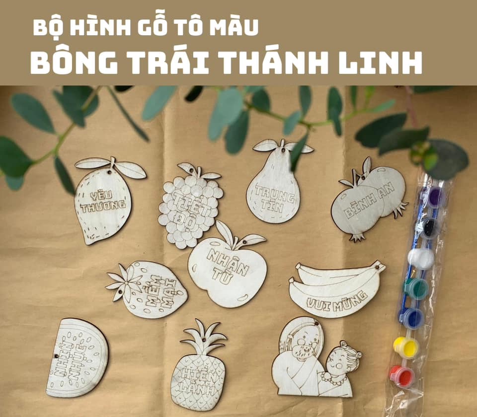 Bộ Gỗ Tô Màu 9 Bông Trái Thánh Linh (bộ 10 hình + bộ 8 màu + 2 cọ vẽ + dây đeo)