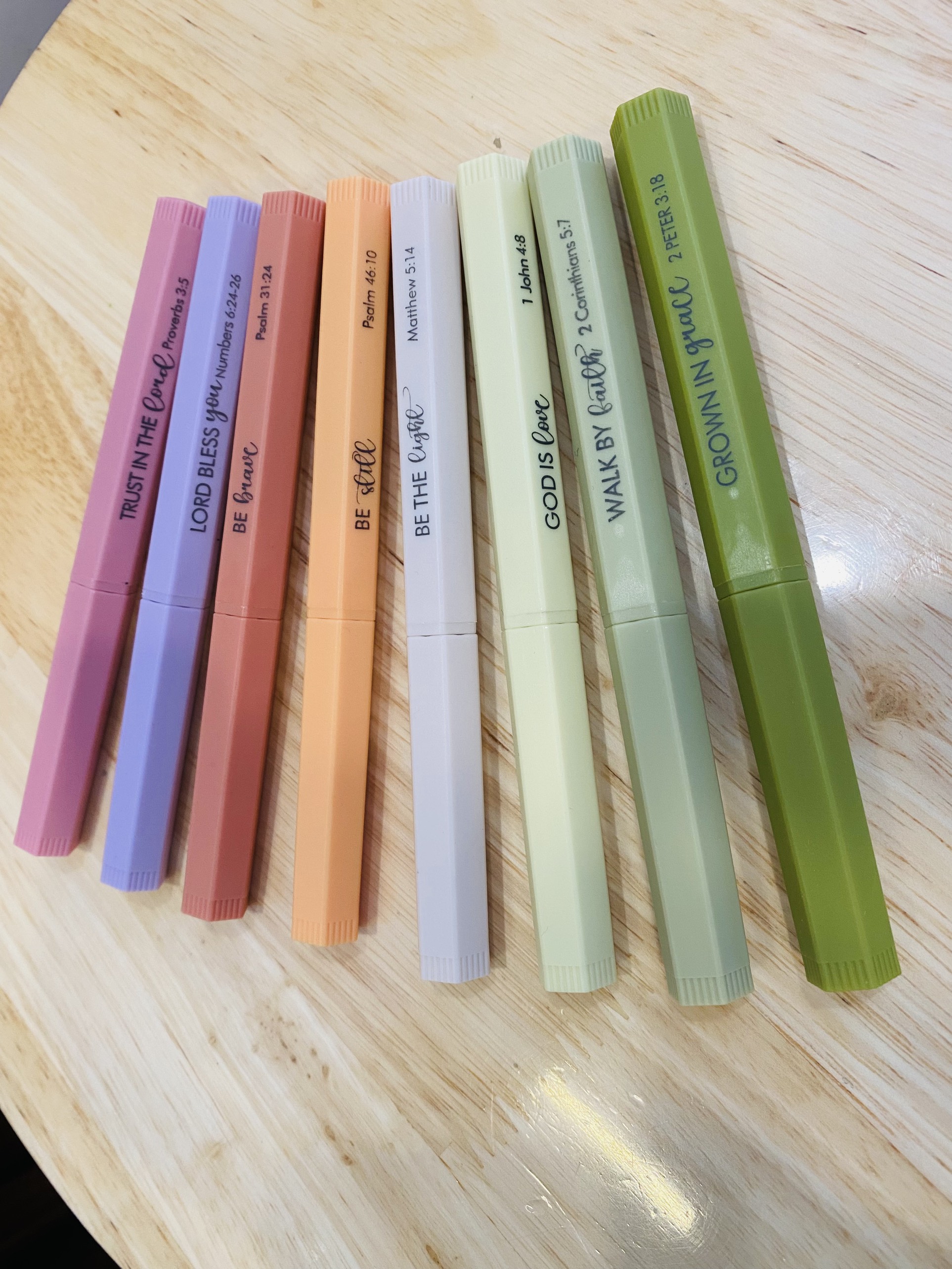 Bộ 8 Bút Highlight Thông Điệp Cơ Đốc Tiếng Anh (Best Seller)