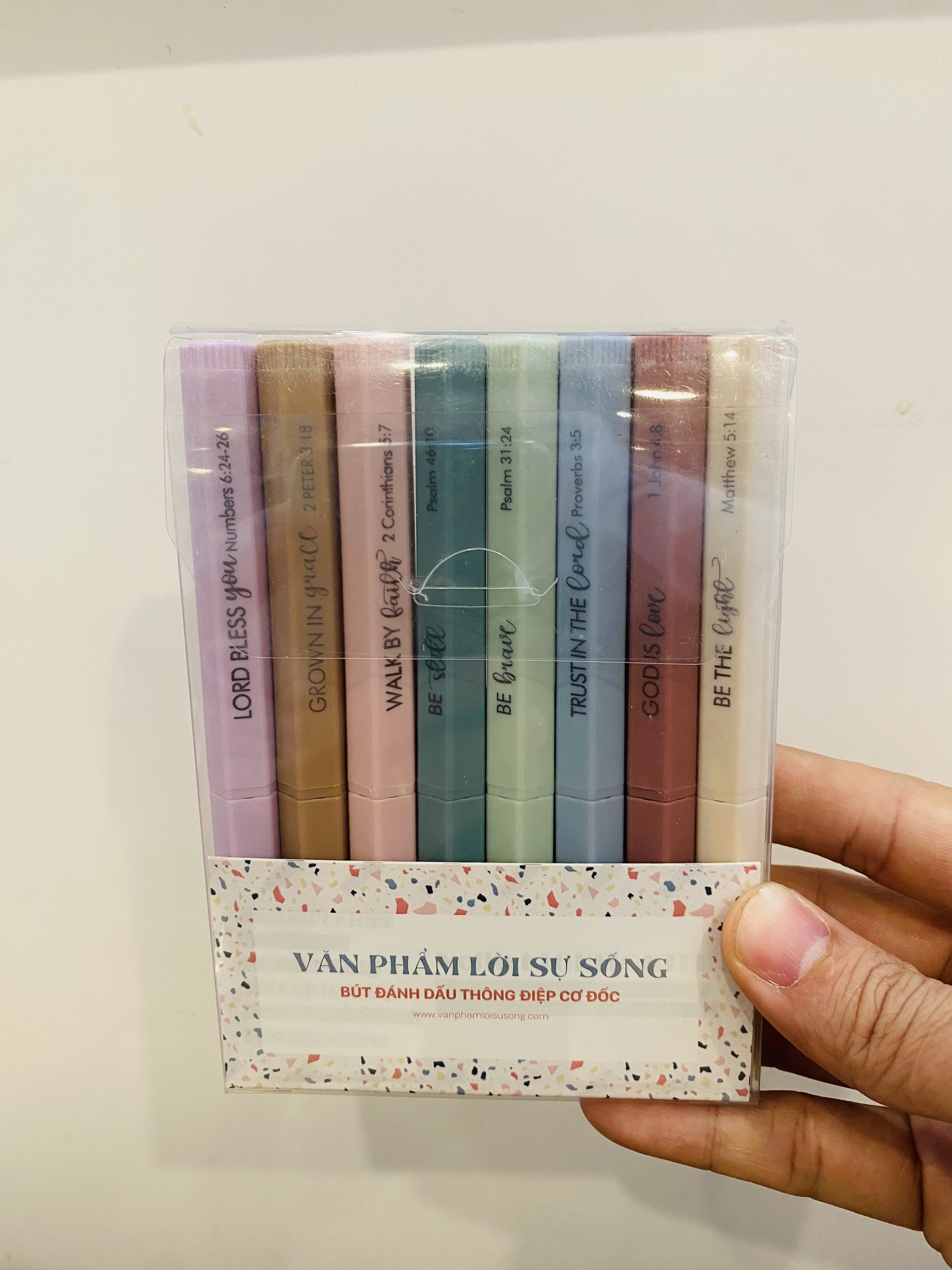 Bộ 8 Bút Highlight Thông Điệp Cơ Đốc Tiếng Anh (Best Seller)