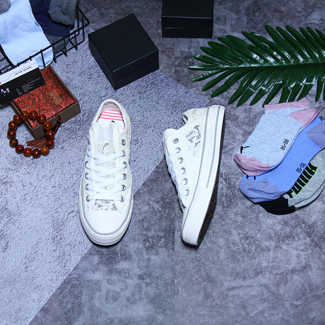 Giày Outlet Converse Handmade Crochet  thấp cổ vải ren trắng CTVT053 converse-thap-co-vai-ren-trang-ctvt53