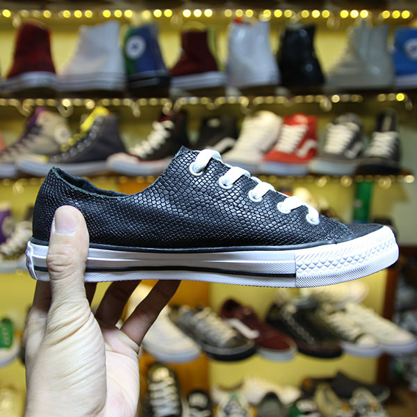 Giày Outlet Converse thấp cổ da rắn đen ( limited ) CTDD011 Outlet Converse thấp cổ da rắn đen ( limited ) CTDD011