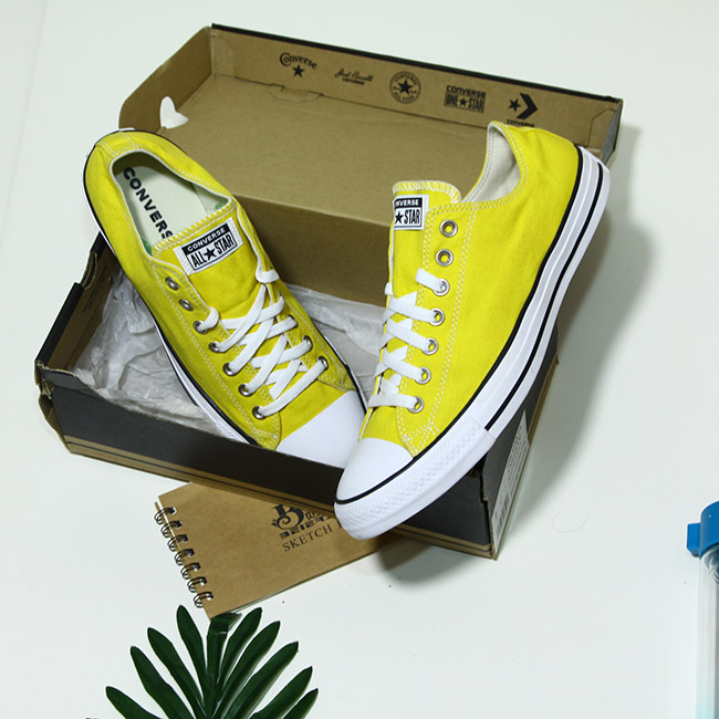 Giày Converse classic thấp cổ vải vàng CTVV018 converse-thap-co-vai-vang-ctvv18