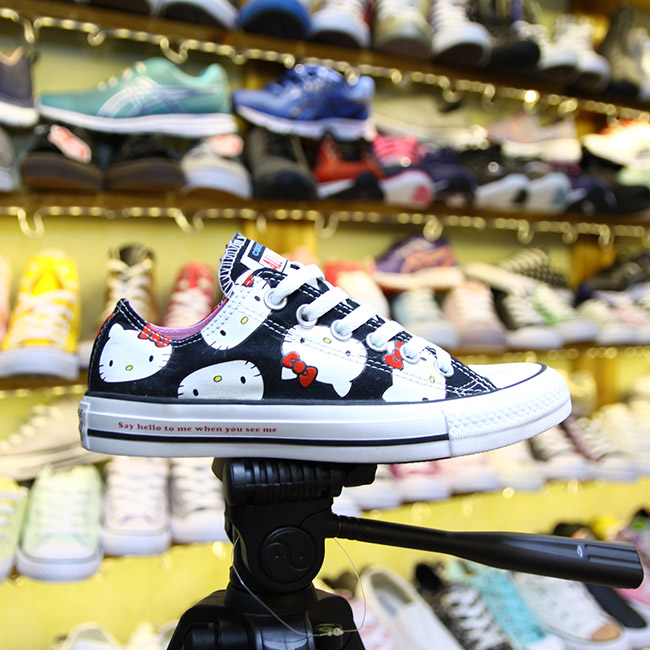 Giày Outlet Converse hello kitty thấp cổ vải họa tiết CTVH046 converse-thap-co-vai-hoa-tiet-ctvh46