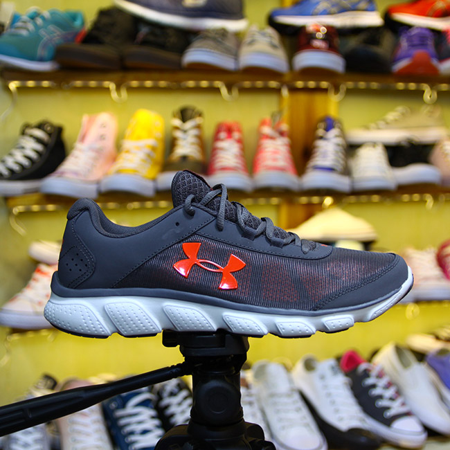 Giày Outlet Under Armour thấp cổ vải đen UTVD003 under-armour-thap-co-vai-den-utvd03