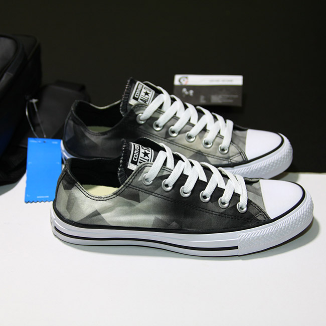 Giày Outlet Converse thấp cổ vải họa tiết CTVH056 converse-thap-co-vai-hoa-tiet-ctvh56