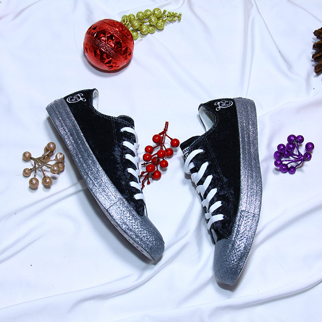 Giày Outlet Converse MC thấp cổ vải nhung đen CTVD057 converse-mc-thap-co-vai-nhung-den-ctvd57