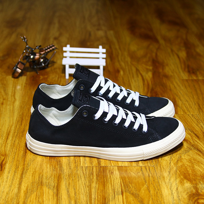 Giày Converse thấp cổ da lộn đen CTDD038 converse-thap-co-da-lon-den-ctdd38