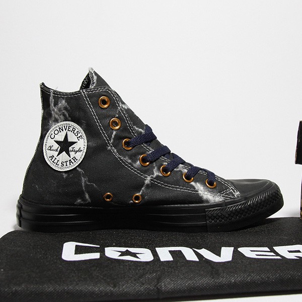 Giày Outlet Converse cao cổ vải họa tiết CCVH018 converse-cao-co-vai-hoa-tiet-ctvh07