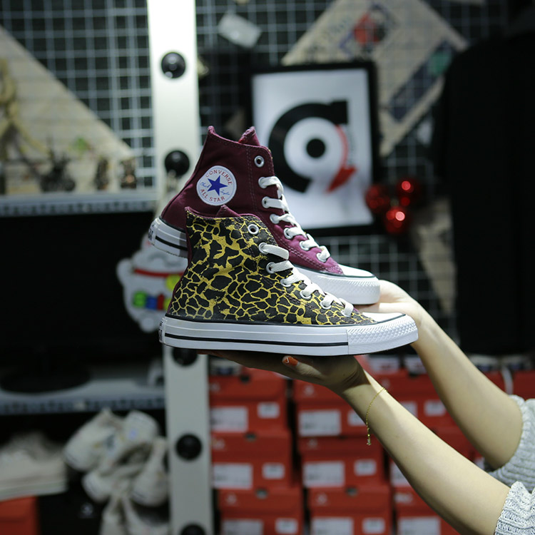 Giày Outlet Converse cao cổ vải họa tiết COUT030 