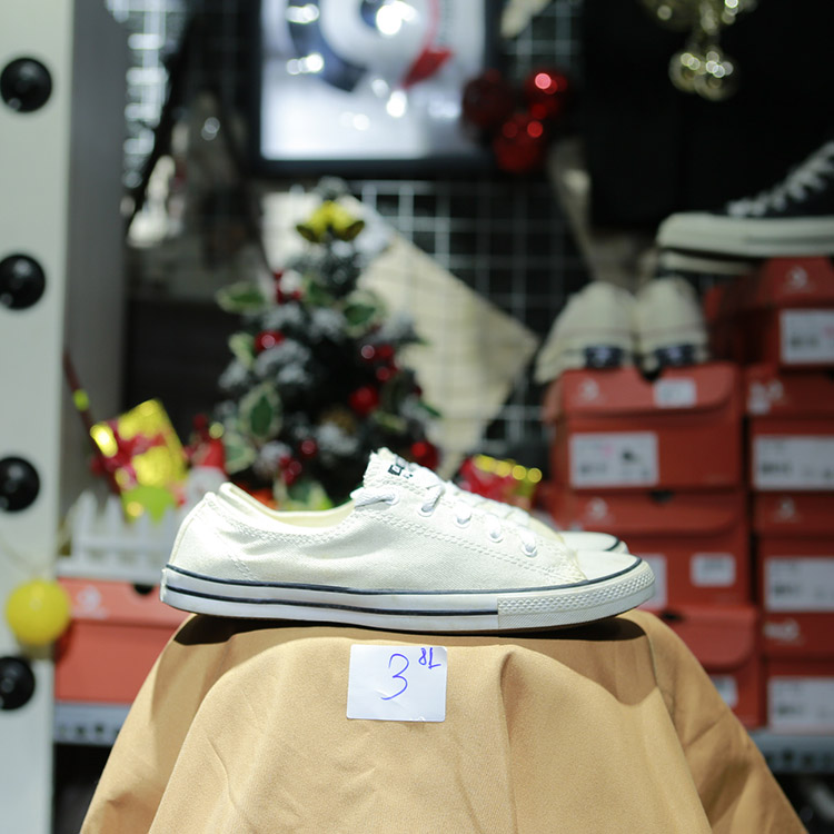 Giày Outlet Converse slim thấp cổ vải vàng COUT081 