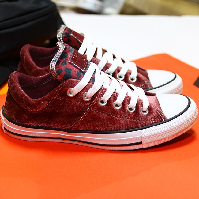 Giày Outlet Converse madison thấp cổ vải nhung đỏ đô CTVD052 