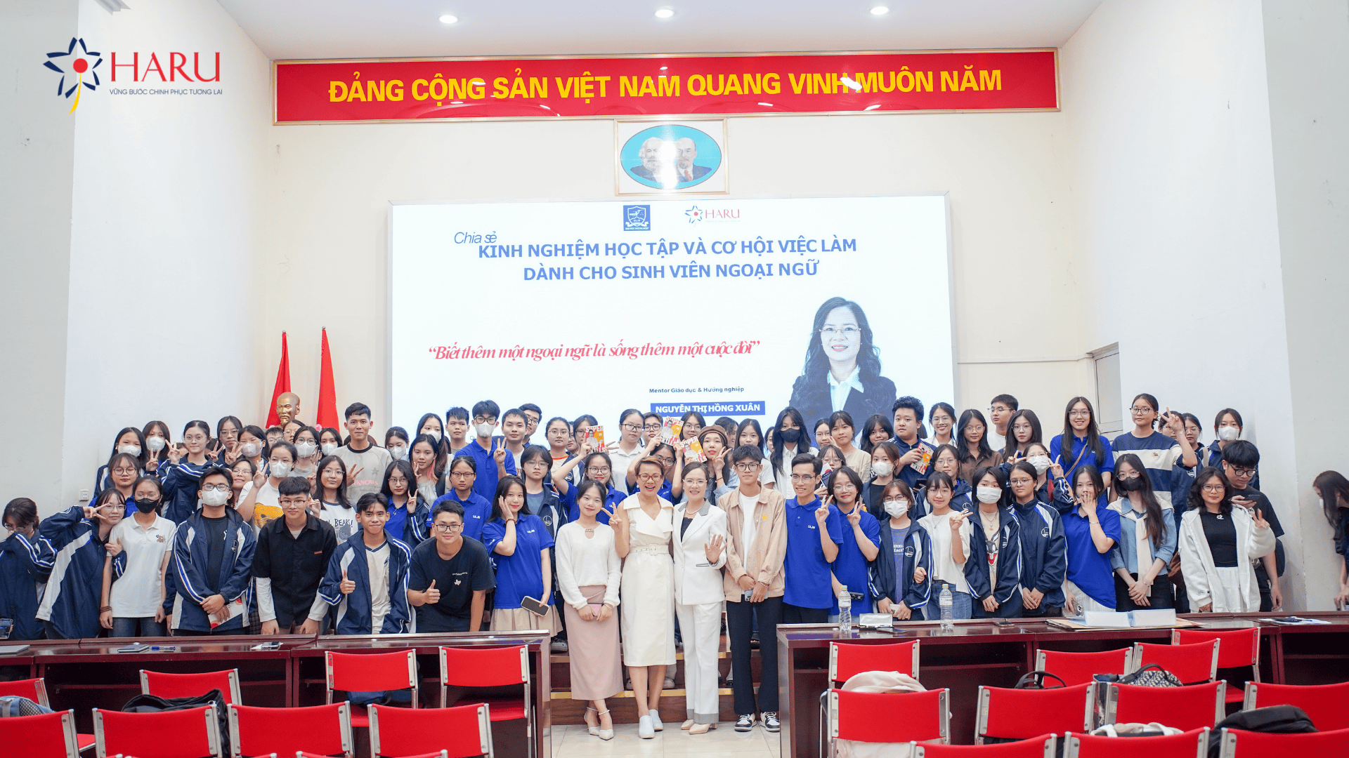 Toạ đàm Chia sẻ kinh nghiệm học tập và cơ hội việc làm cho sinh viên ngoại ngữ