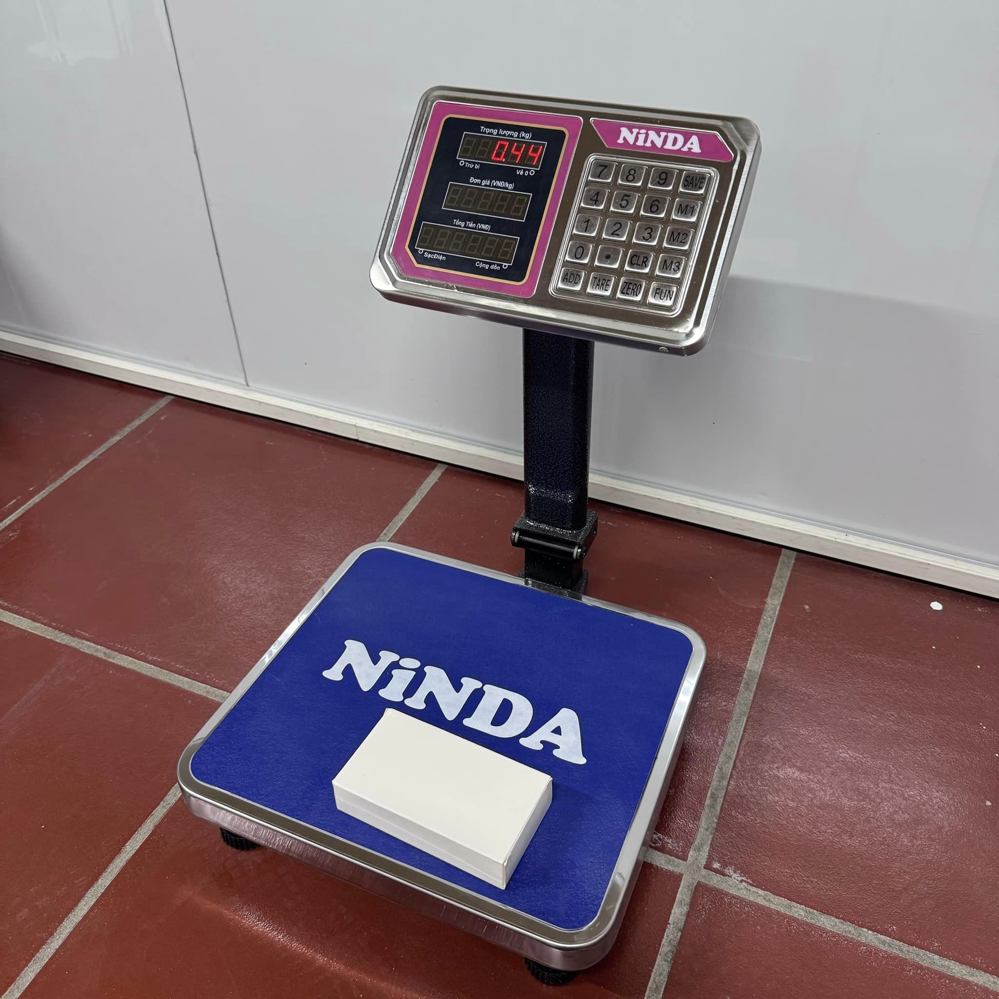 Cân điện tử 100kg NiNDA SNG-100T tính giá cân thực phẩm, cân bán hàng
