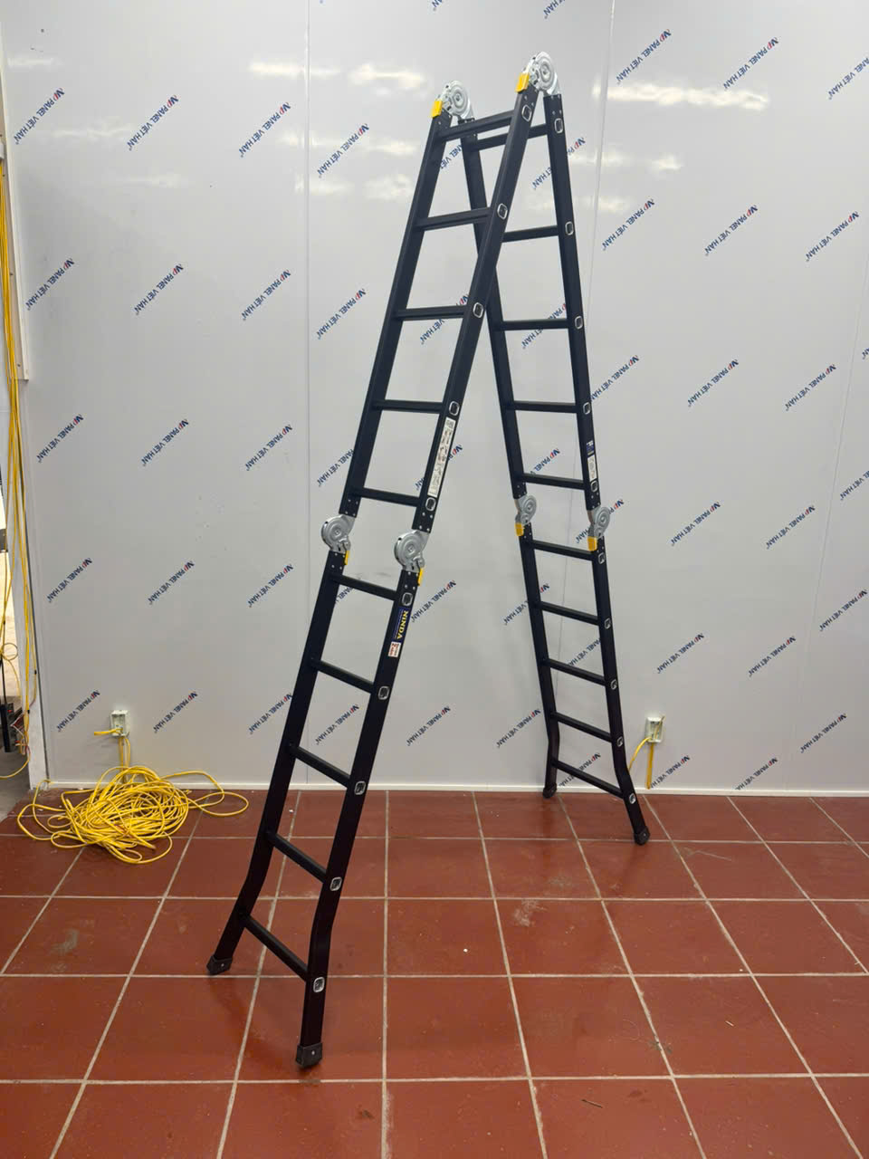 Thang nhôm NiNDA NDB-405 gấp chữ M, cao 5m7, thang chuyên dụng cho thợ điều hòa, điện lạnh