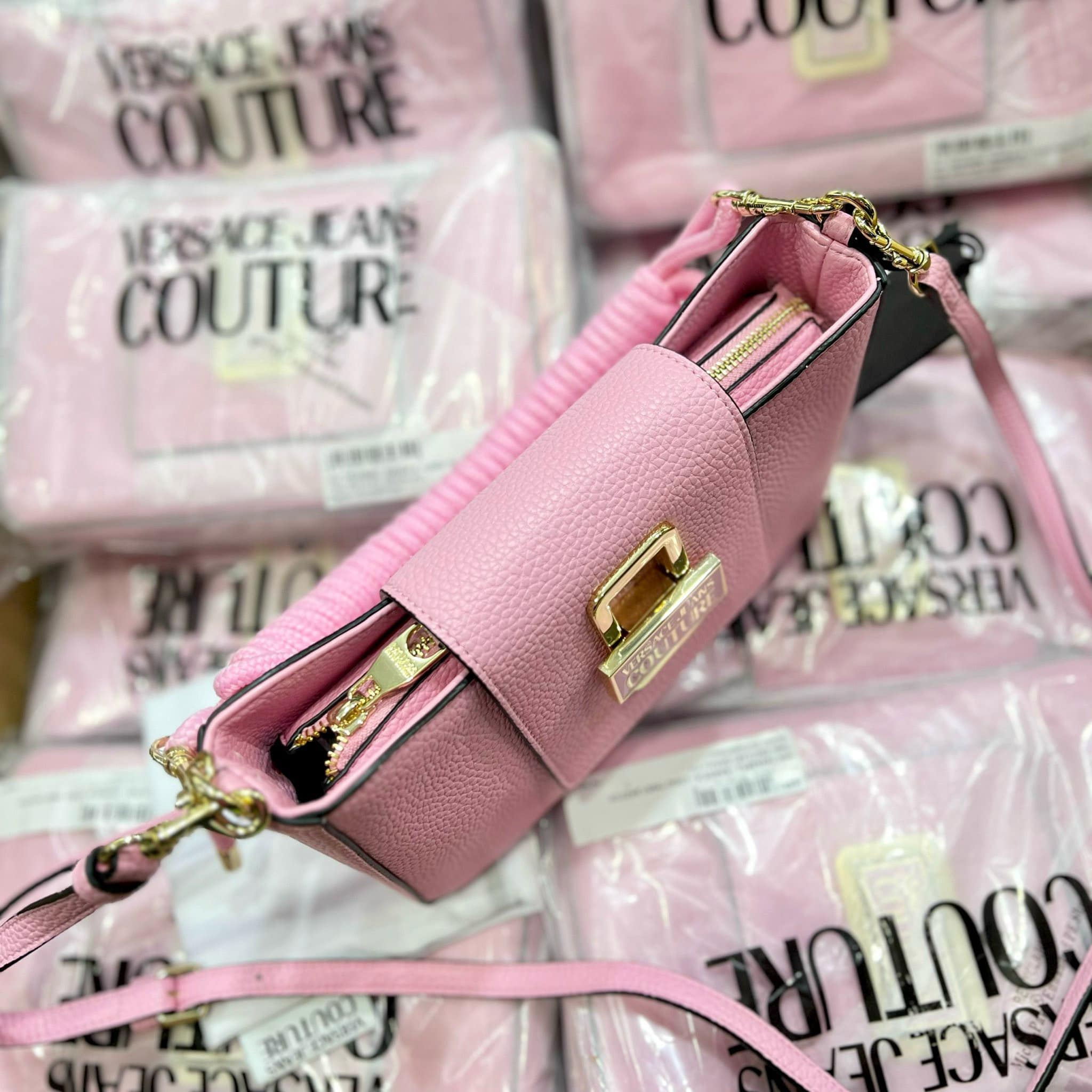 Versace Jeans Couture Range R-Logo Twist Sketch Versace Jeans Couture Range R-Logo Twist Sketch - 75VA4BR3-ZS413-461