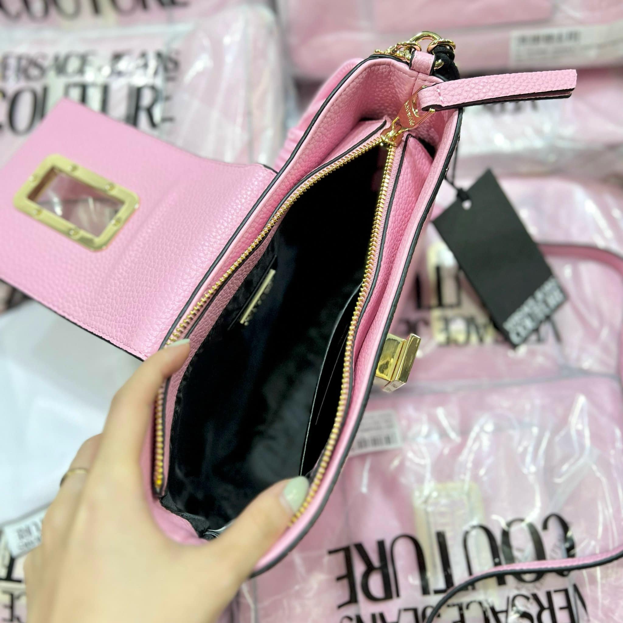 Versace Jeans Couture Range R-Logo Twist Sketch Versace Jeans Couture Range R-Logo Twist Sketch - 75VA4BR3-ZS413-461