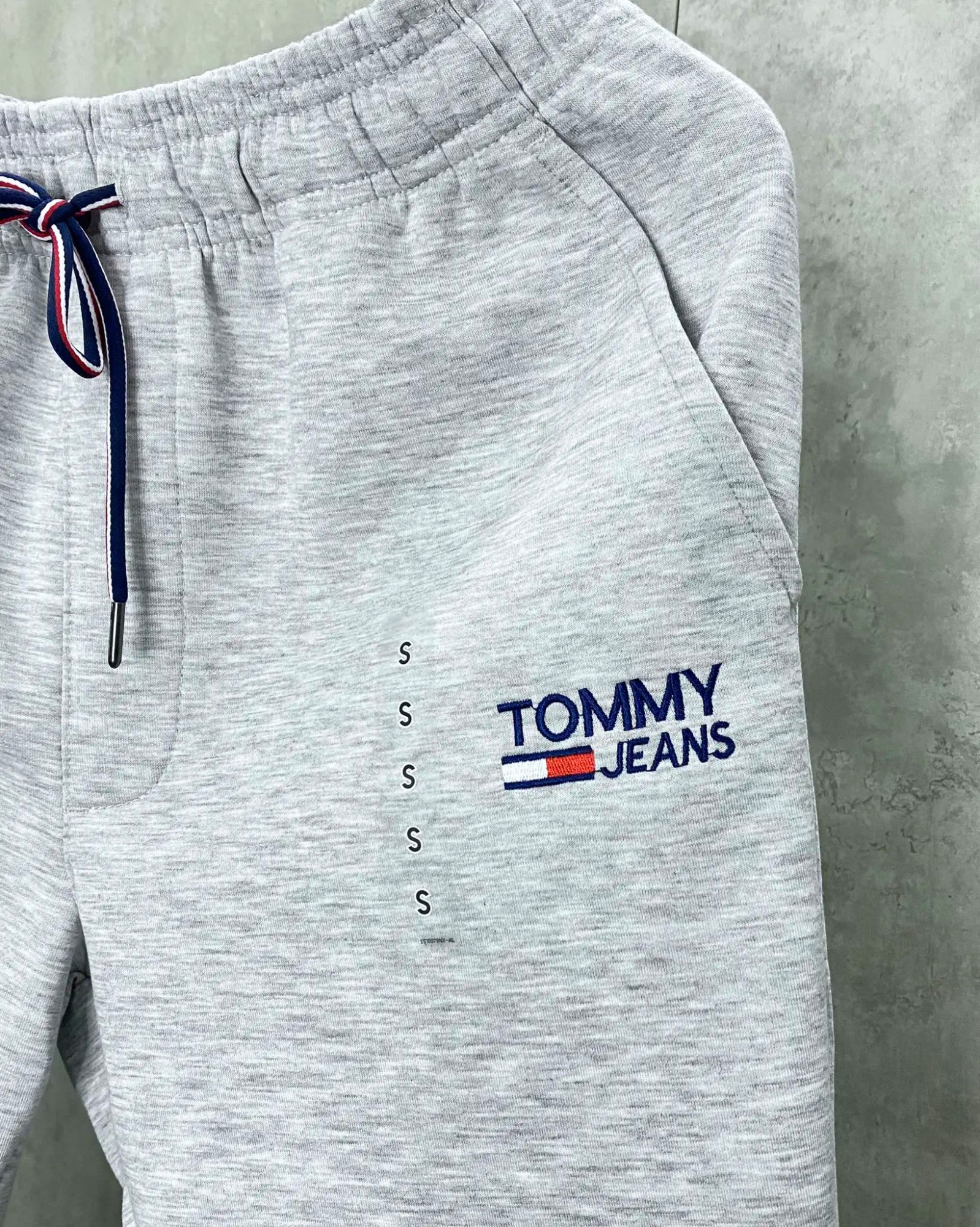 Tommy Hilfiger Men's Jeans Jogger Sweatpants Grey [883849508322] Tommy Hilfiger Men's Jeans Jogger Sweatpants Grey [883849508322]