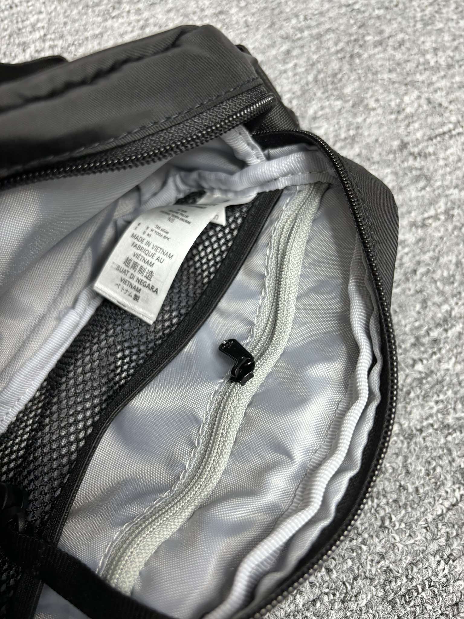 Adidas Glow Pouch Black [IM4236] Adidas Glow Pouch Black [IM4236]