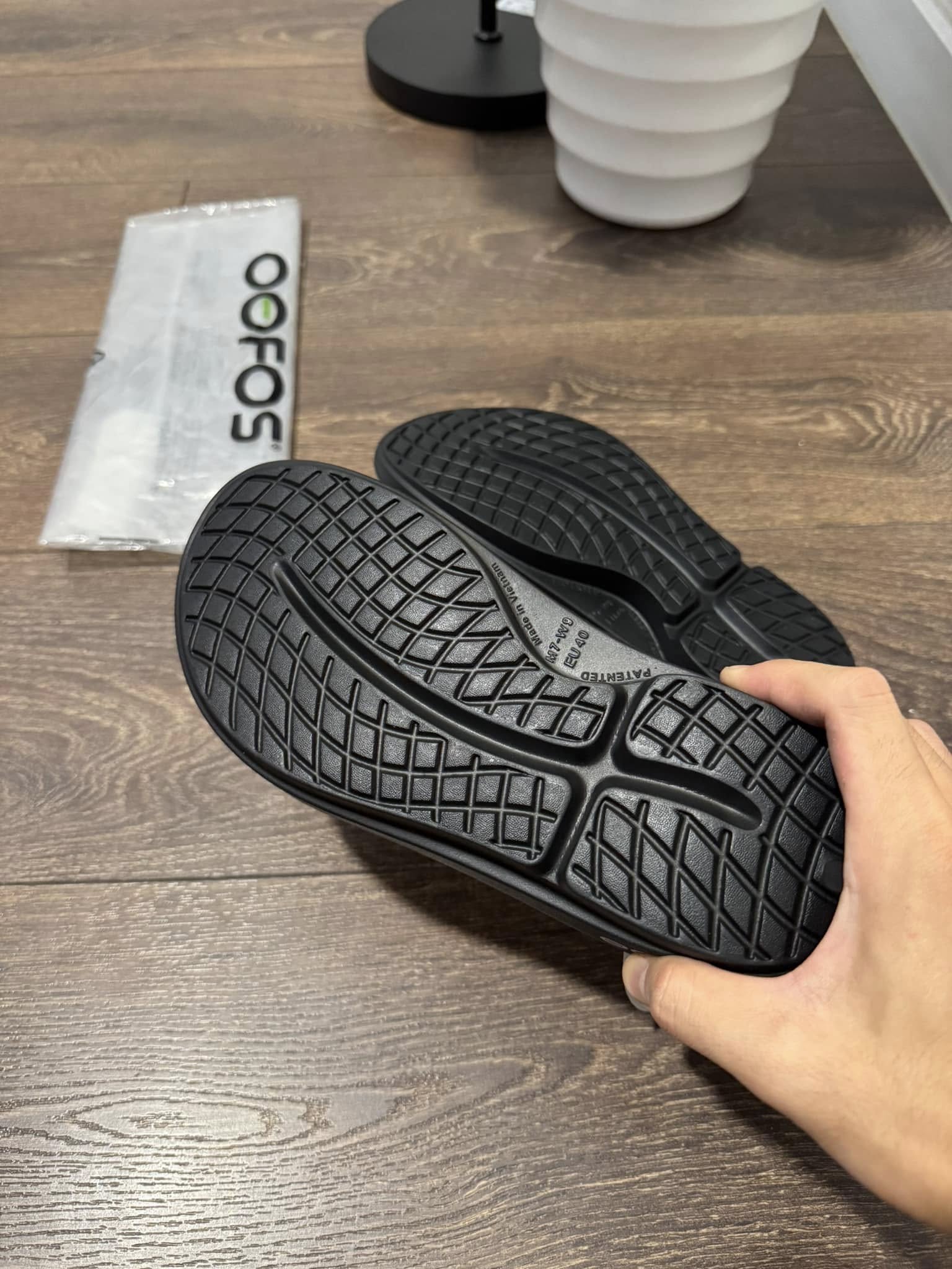 Dép Sức khỏe, Chạy Bộ Oofos 2024 Đen Dép Sức khỏe, Chạy Bộ Oofos 2024 Đen