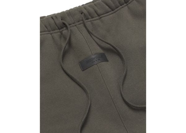 FOG Essentials Sweatershort Lime Olive [160SU222REU] FOG Essentials Sweatershort Lime Olive [160SU222REU]