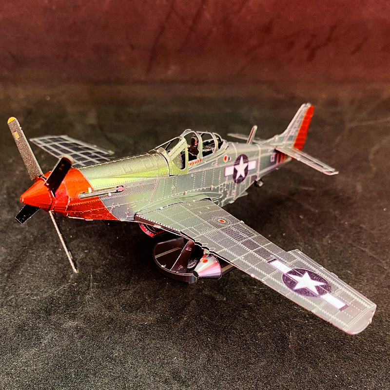 Mô Hình Máy Bay Tiêm Kích P-51D I Metal Head