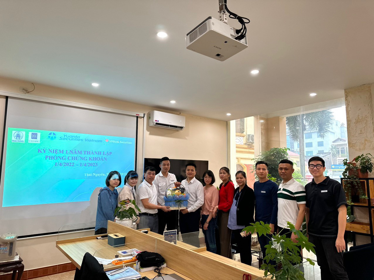 Chúc mừng Phòng Chứng khoán – CTCP Thương mại Cao Bắc  tròn 1 năm thành lập