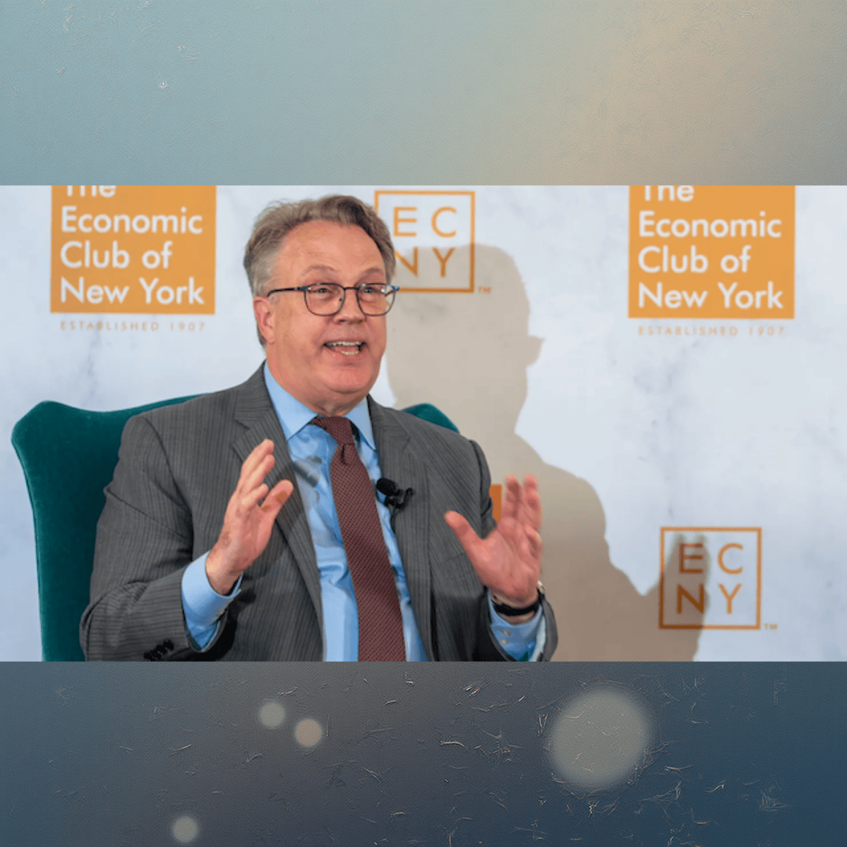 Dow Jones tăng gần 500 điểm nhờ phát biểu Chủ tịch Fed New York - 22/11/2025