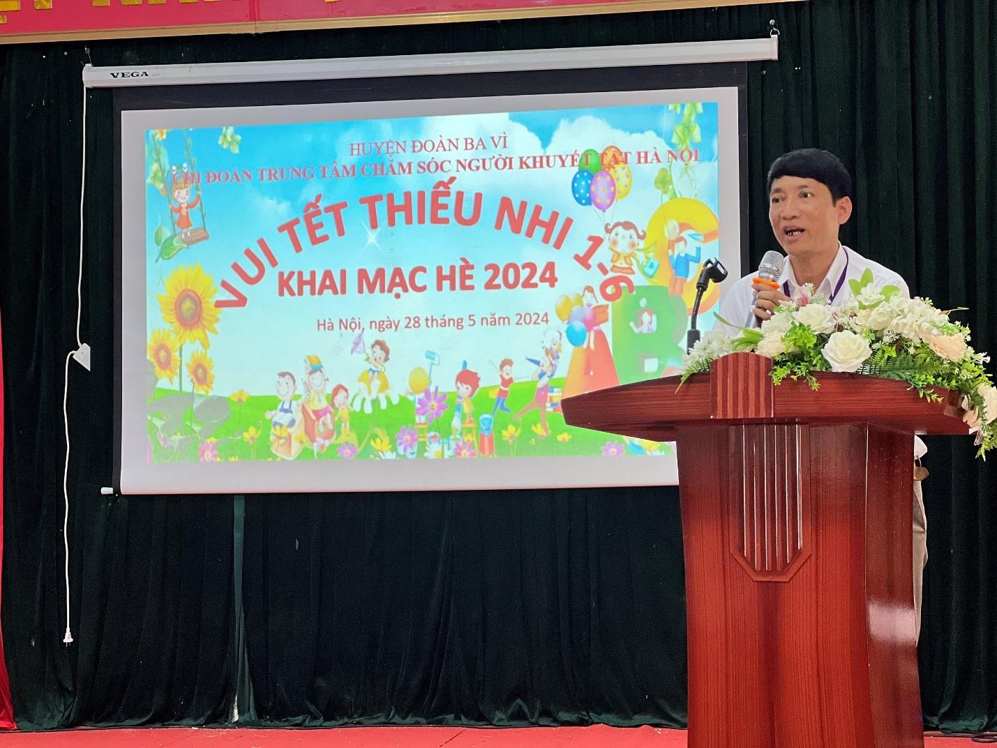 Tết thiếu nhi tại Trung tâm Chăm sóc người khuyết tật Hà Nội