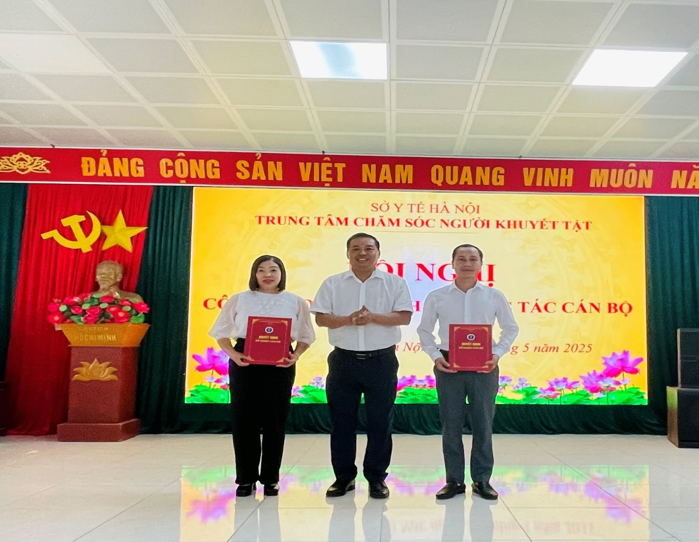 Hội nghị công bố quyết định về công tác cán bộ tại Trung tâm Chăm sóc người khuyết tật Hà Nội