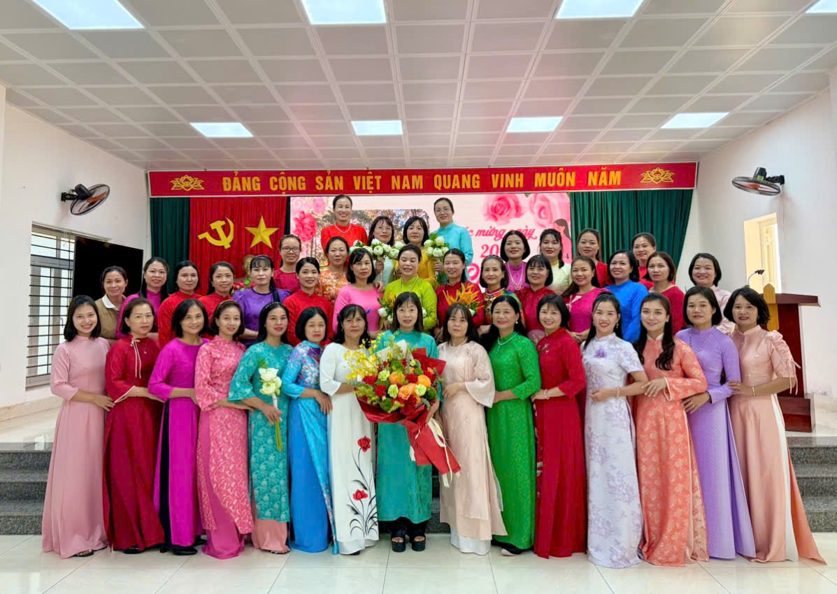TRUNG TÂM CHĂM SÓC NGƯỜI KHUYẾT TẬT HÀ NỘI GẶP MẶT, CHÚC MỪNG NGÀY PHỤ NỮ VIỆT NAM 20/10