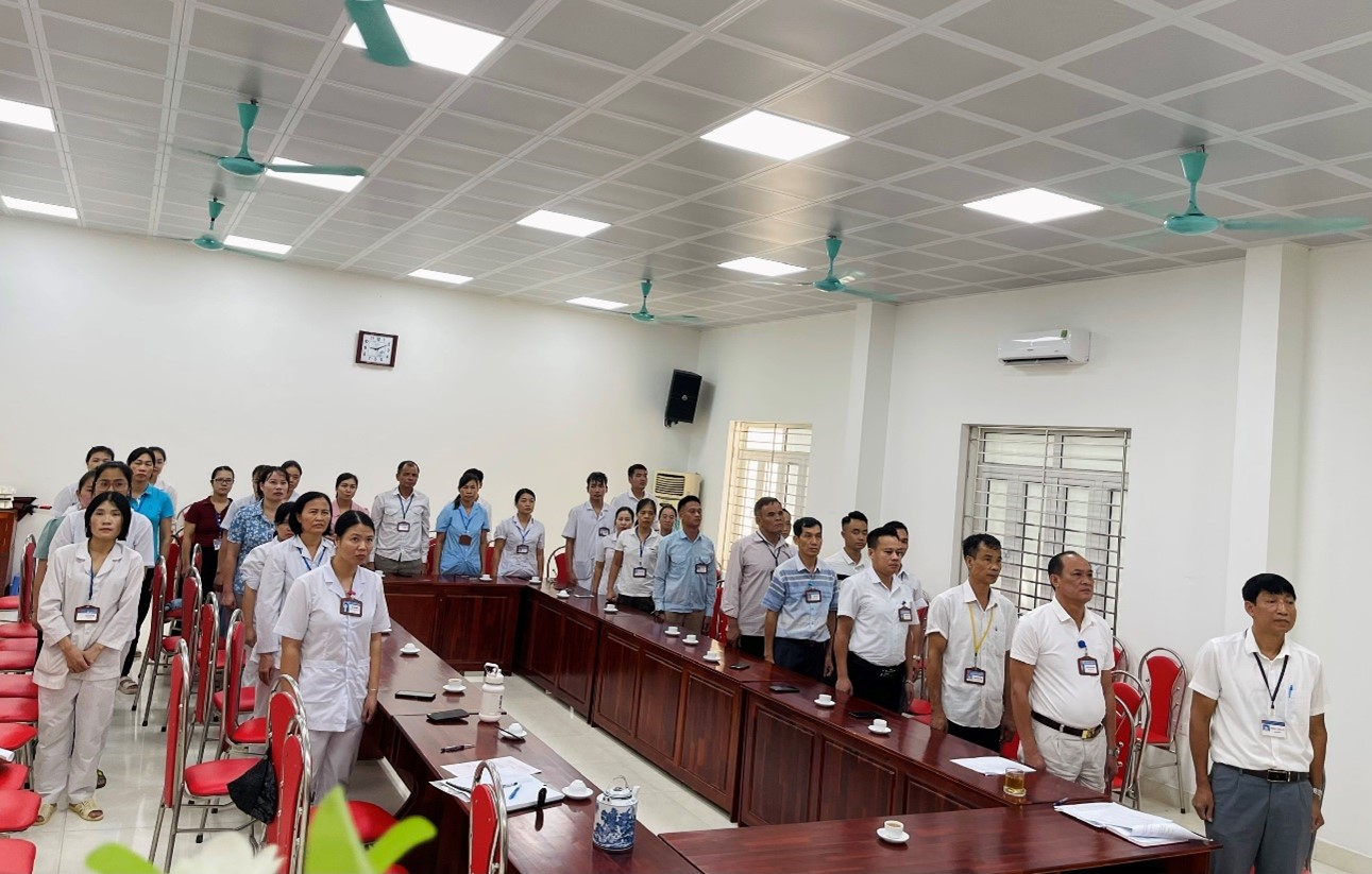 Chi bộ Trung tâm Chăm sóc người khuyết tật tổ chức Lễ kết nạp đảng viên  và trao Quyết định công nhận đảng viên chính thức