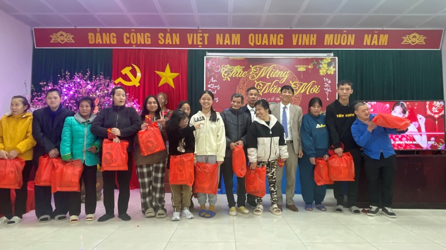 Chương trình đón Xuân Giáp Thìn 2024 tại Trung tâm Chăm sóc  người khuyết tật Hà Nội