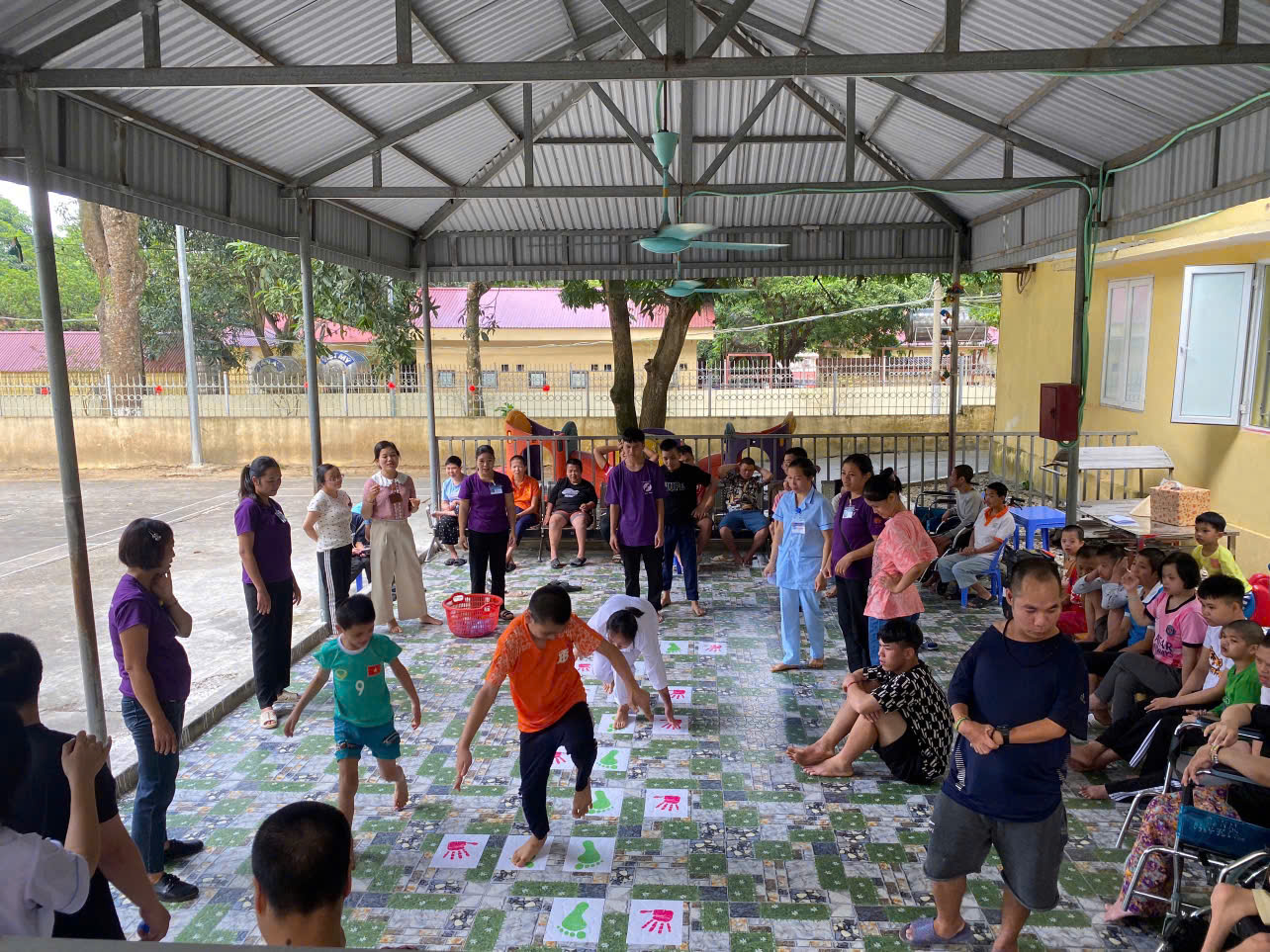 TỔ CHỨC HOẠT ĐỘNG KỸ NĂNG SỐNG CHO TRẺ KHUYẾT TẬT
