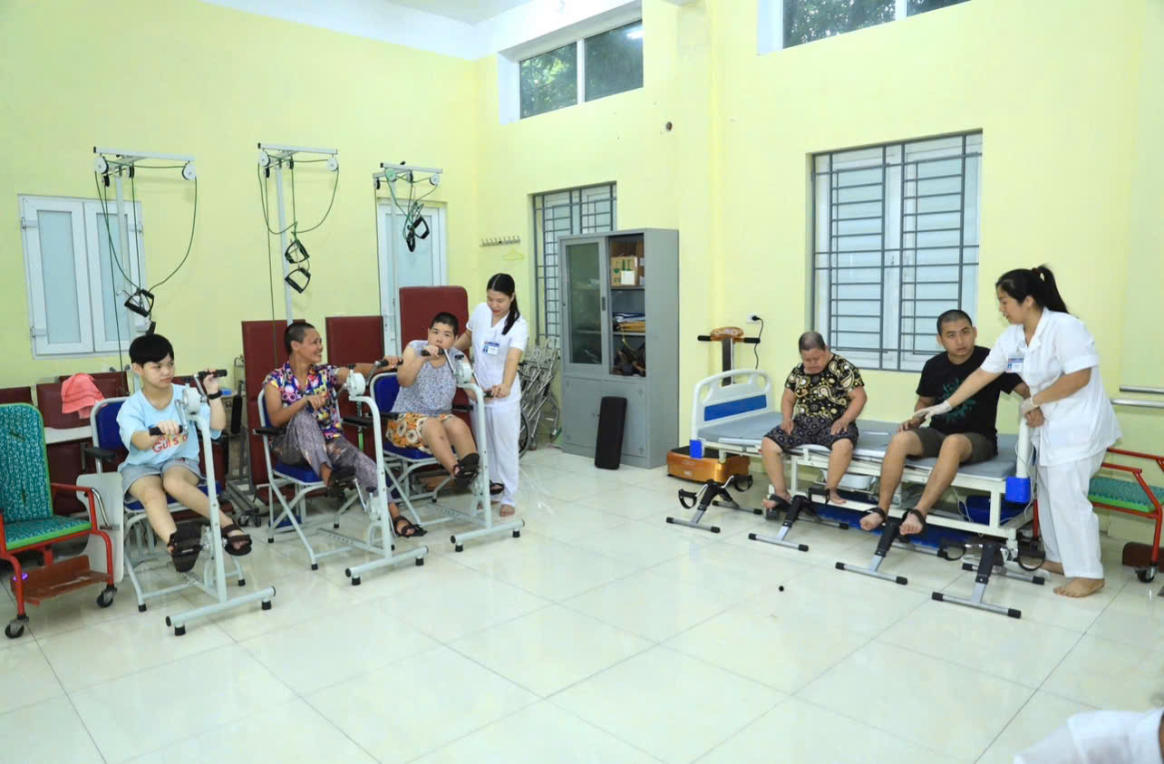 KHÁM, ĐIỀU TRỊ, PHỤC HỒI CHỨC NĂNG CHO NGƯỜI KHUYẾT TẬT