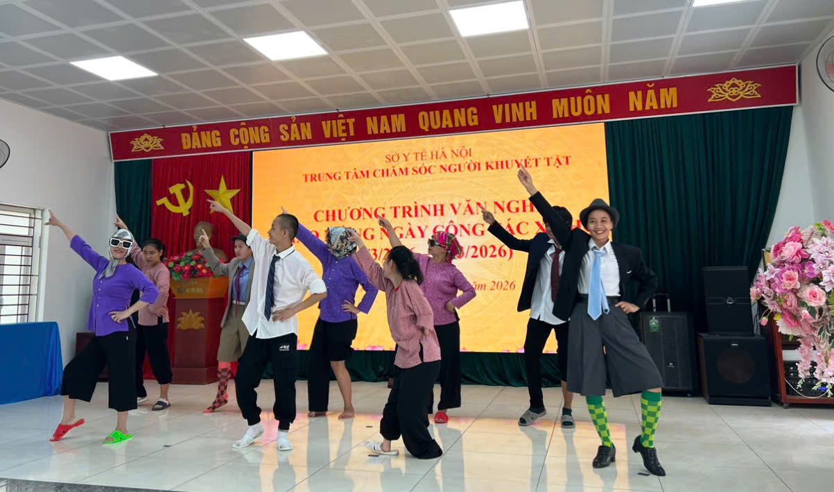 NGƯỜI KHUYẾT TẬT TỰ TIN THỂ HIỆN NĂNG KHIẾU NGHỆ THUẬT - HOẠT ĐỘNG Ý NGHĨA NHÂN KỶ NIỆM 10 NĂM NGÀY CÔNG TÁC XÃ HỘI VIỆT NAM