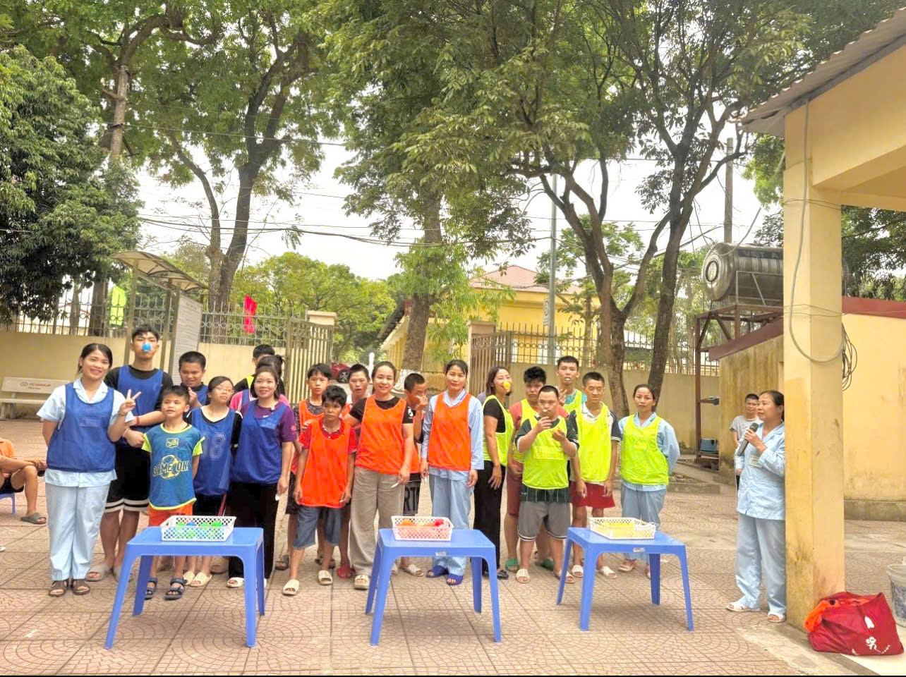 SÔI NỔI HOẠT ĐỘNG TẬP THỂ NHÂN NGÀY NGƯỜI KHUYẾT TẬT VIỆT NAM 18/4