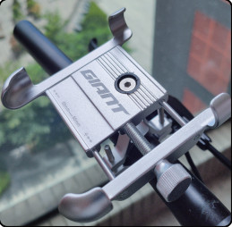 GIÁ BẮT ĐIỆN THOẠI GIANT