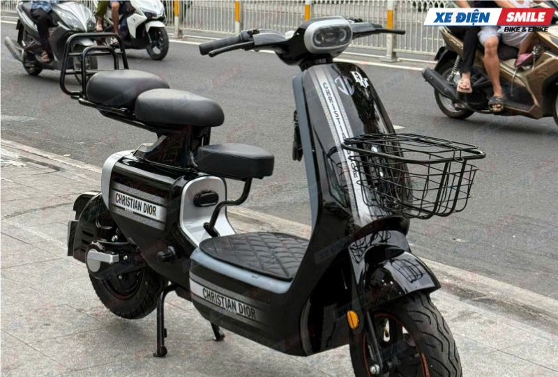 Giá bán JVC G9 Dior từ 12.990.000 VNĐ đến 15.000.000 VNĐ