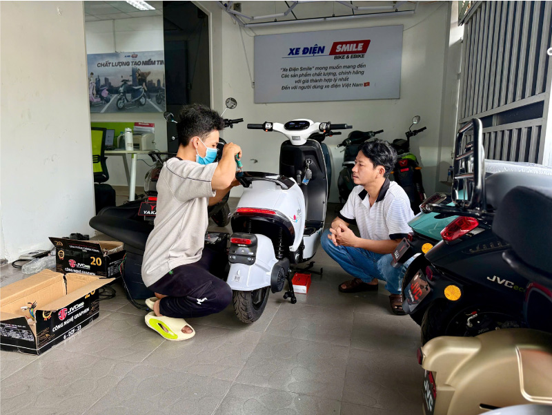 Dịch vụ thay bình ắc quy xe điện Xmen tại Xe Điện Smile