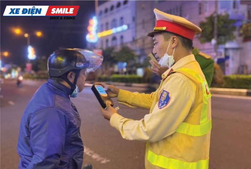 Mức phạt nồng độ cồn khi điều khiển xe máy điện 2025