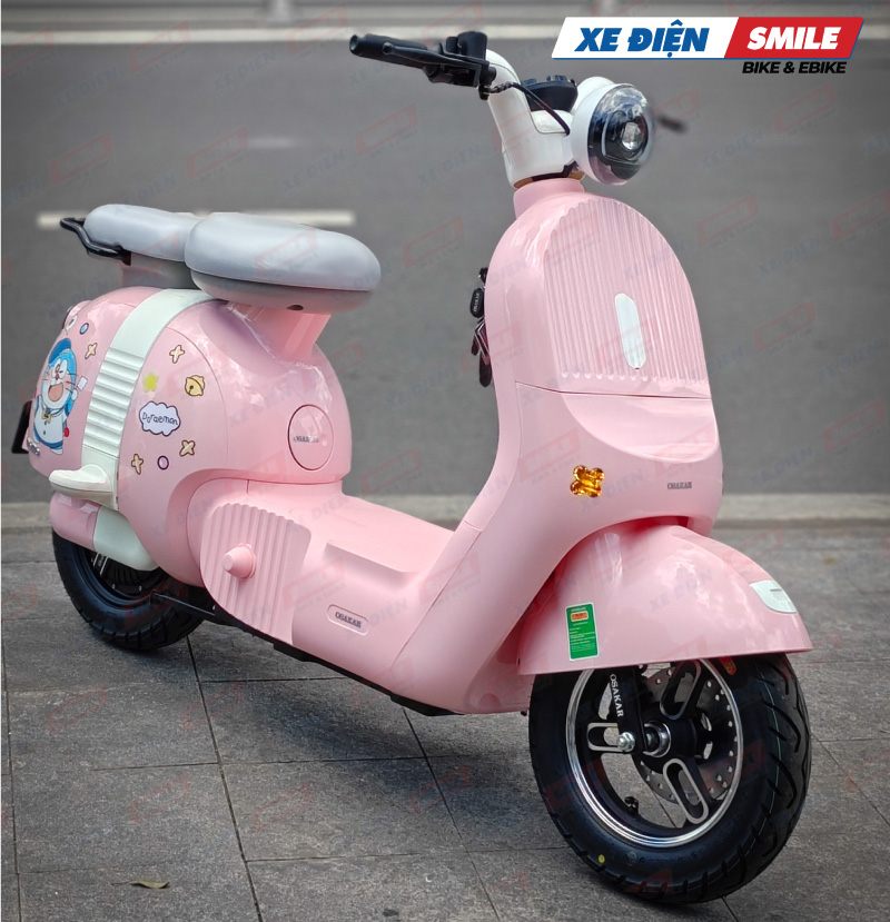 Osakar Momo  được bố trí phanh đĩa trước, phanh đùm sau