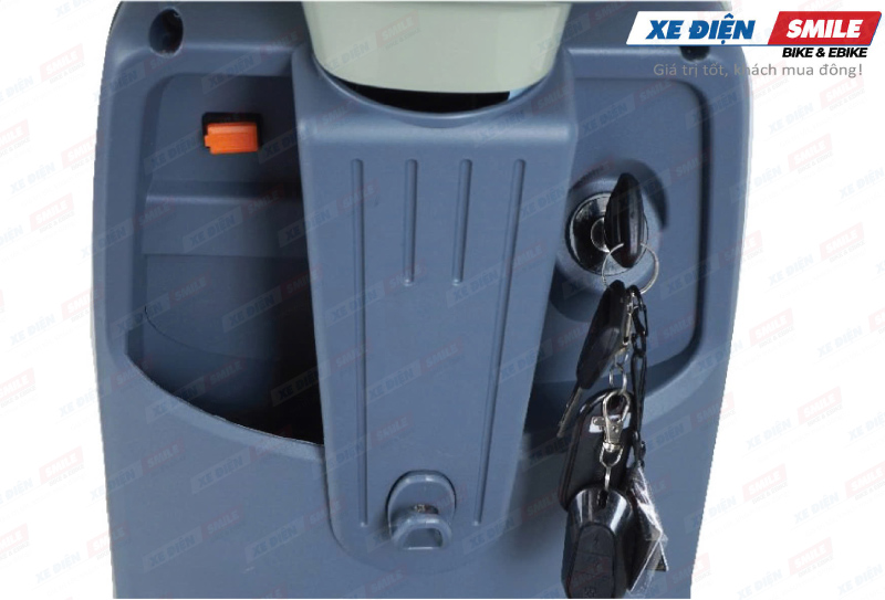 JVC G9 Dior tích hợp cổng sạc USB