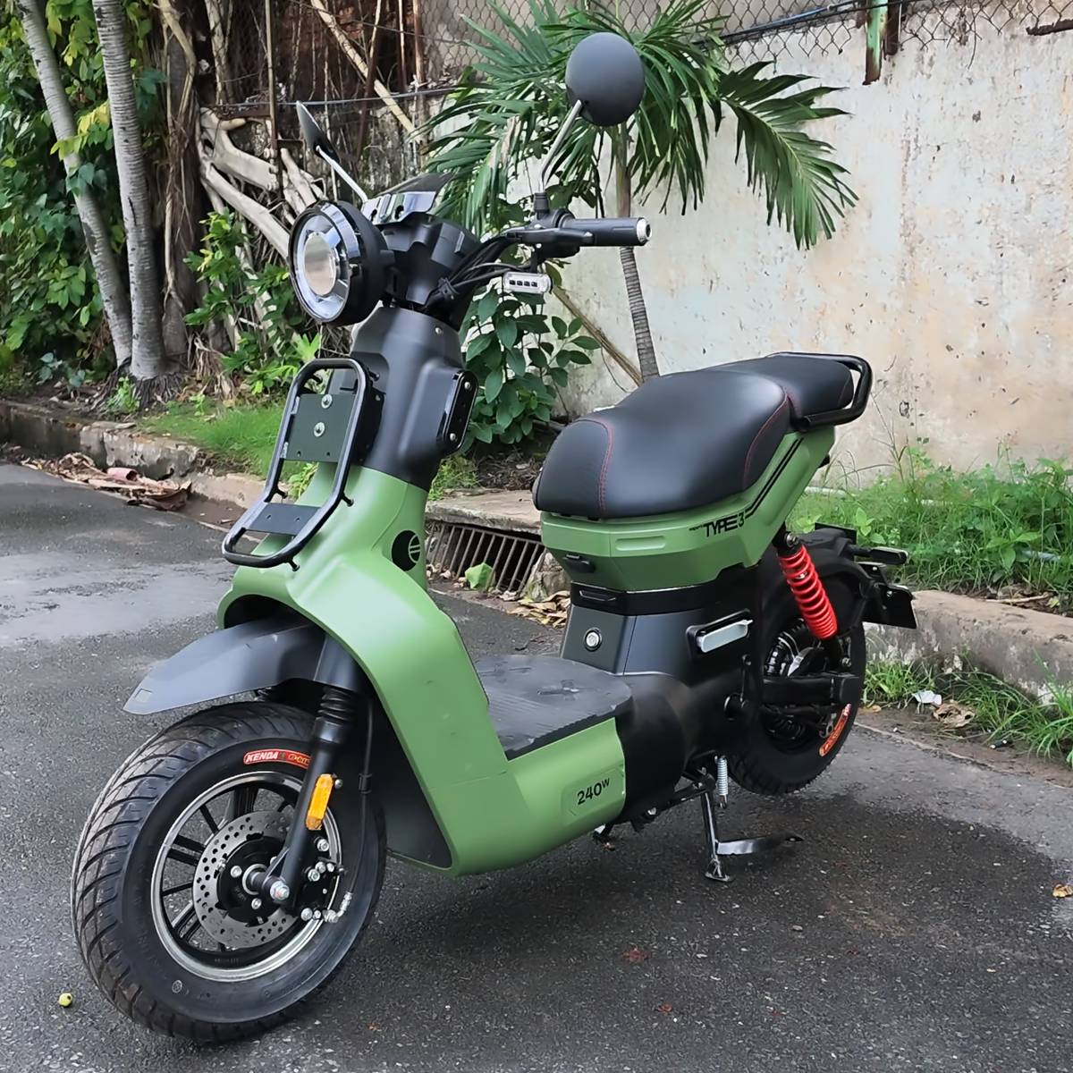 Type 3 Pro màu Xanh Rêu, một trong chín màu Xe Điện Smile đang bán