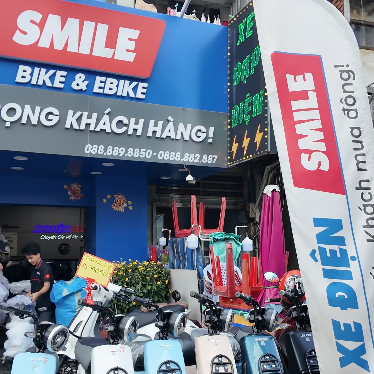 Dàn xe và cờ phướn Xe Điện Smile, nơi mua Type 3 Pro chính hãng