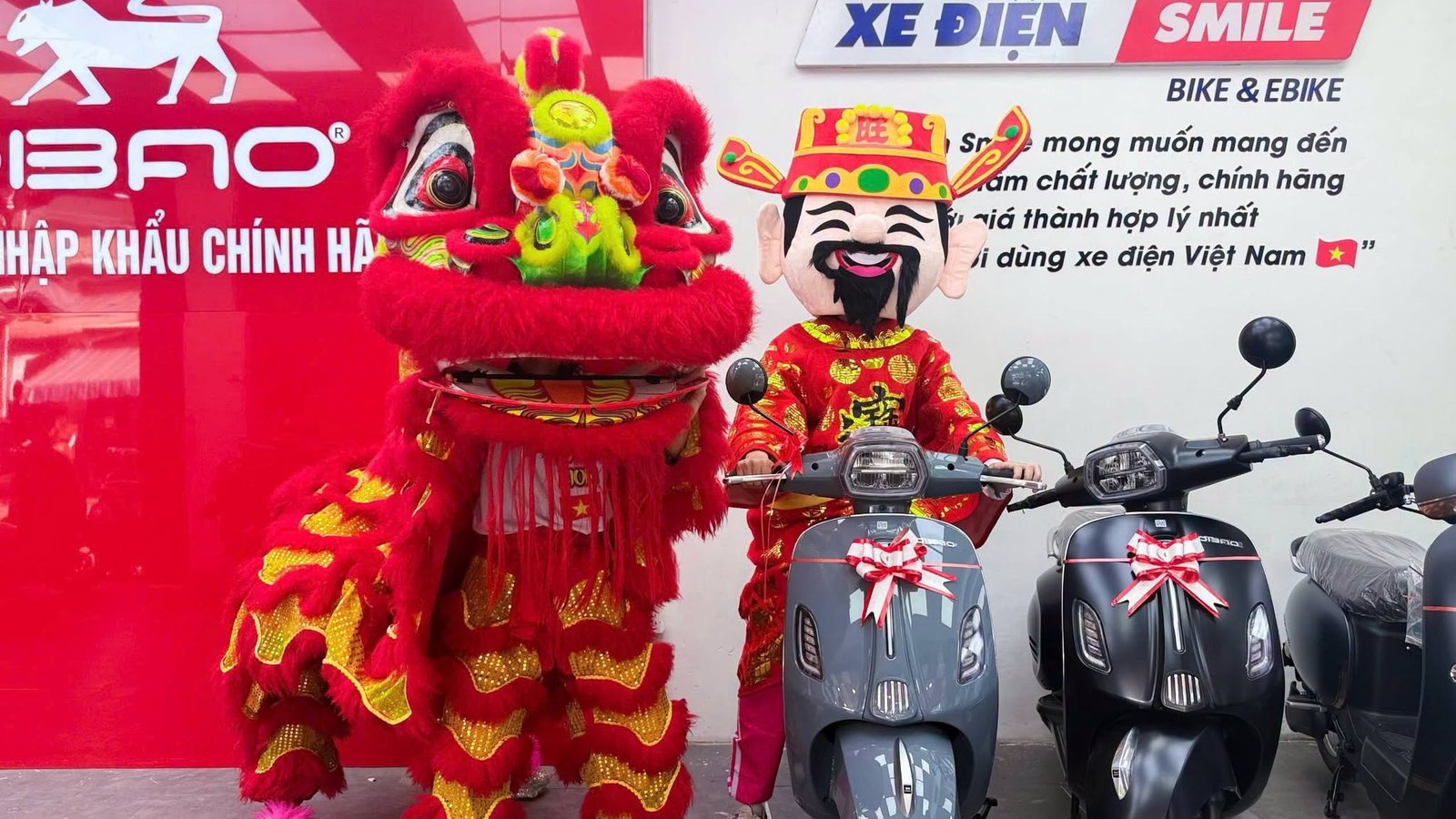 Xe máy điện Dibao bày trong cửa hàng Xe Điện Smile Bình Thới