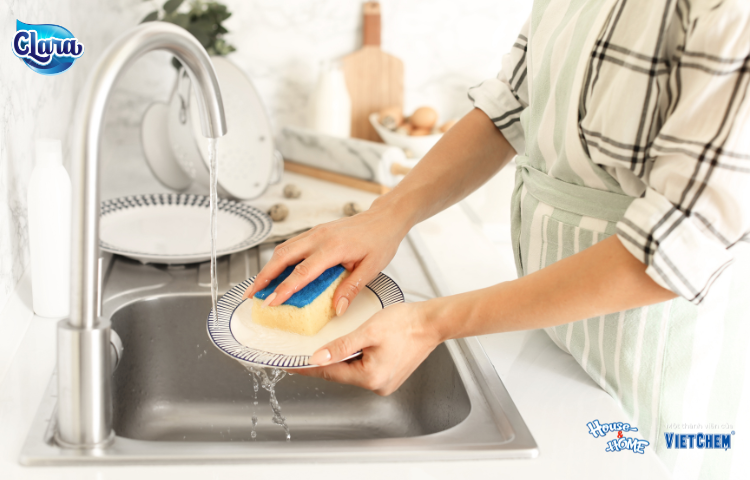 Da tay khô ráp vì sử dụng chất tẩy rửa, làm sao để mềm mại trở lại?