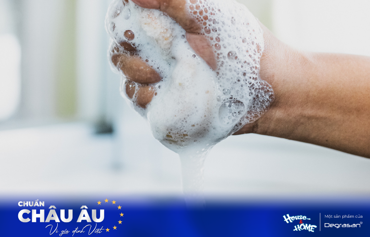 Cùng Nước Giặt Xả Clara Châu Âu Giải Đáp Câu Hỏi: Bọt Có Thật Sự Quyết Định Chất Lượng Nước Giặt Xả?