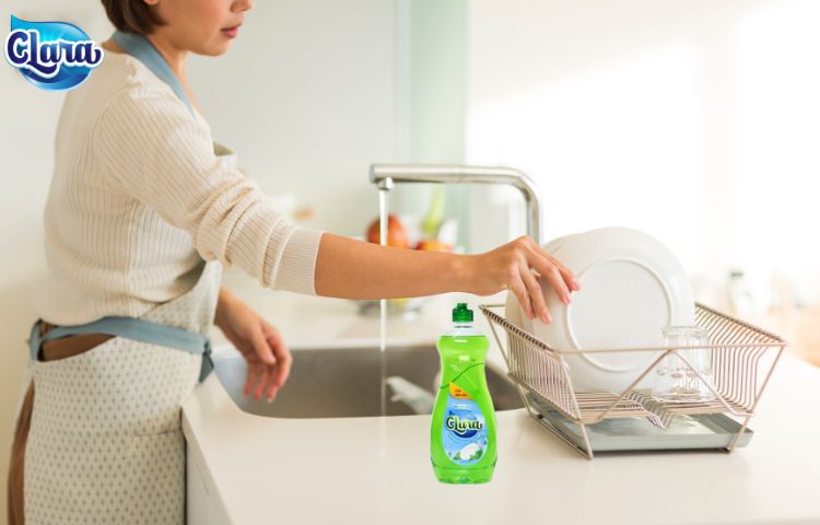 Không chỉ siêu tiết kiệm, nước rửa chén CLARA còn sạch nhanh không nhớt