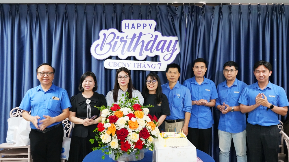 Nụ cười rạng rỡ của các thành viên đón chào tuổi mới 