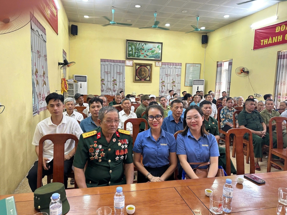 Đoàn đại diện tham dự Lễ kỷ niệm Ngày Thương binh – Liệt sĩ tại xã Lạc Đạo.